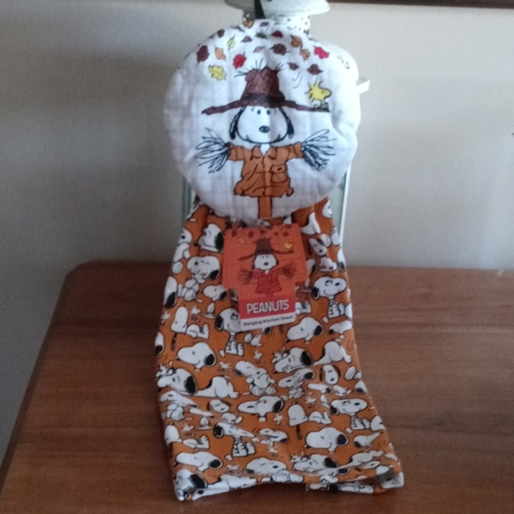 Snoopy fall hanging towel